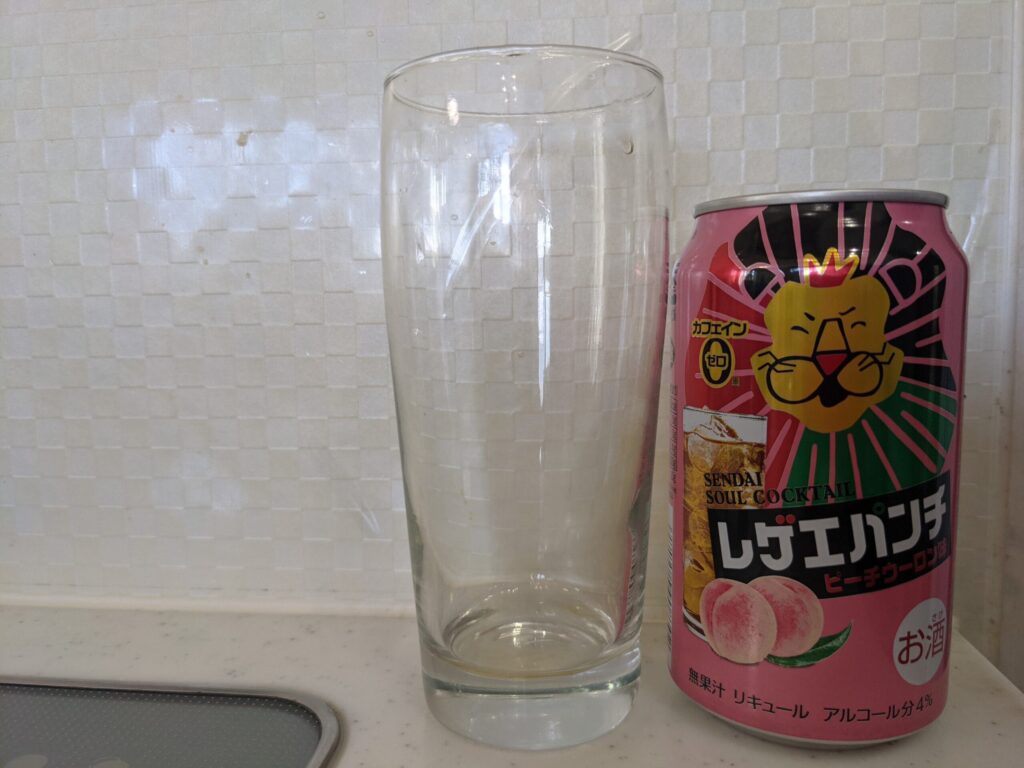 レゲエパンチ（合同酒精）を飲み終えたグラスと空き缶