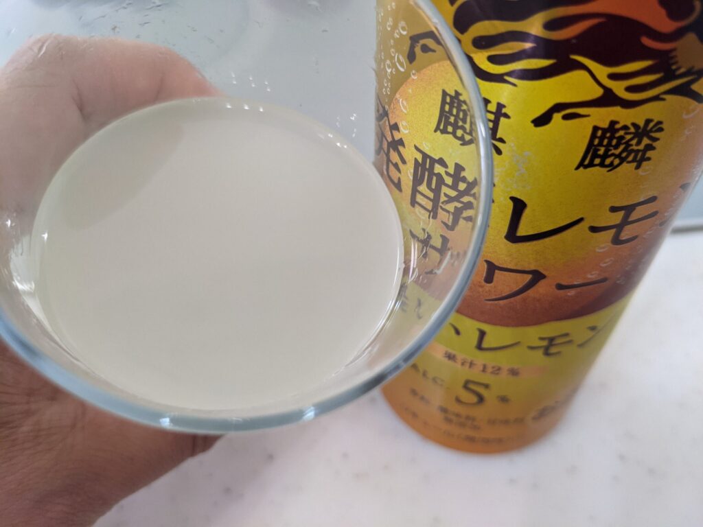 麒麟発酵レモンサワー濃いレモンを一口飲んだところ