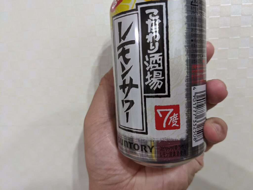 こだわり酒場のレモンサワーの缶のアップ