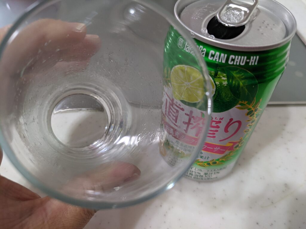 「直搾り沖縄産シークヮーサー」を飲み終えたところ