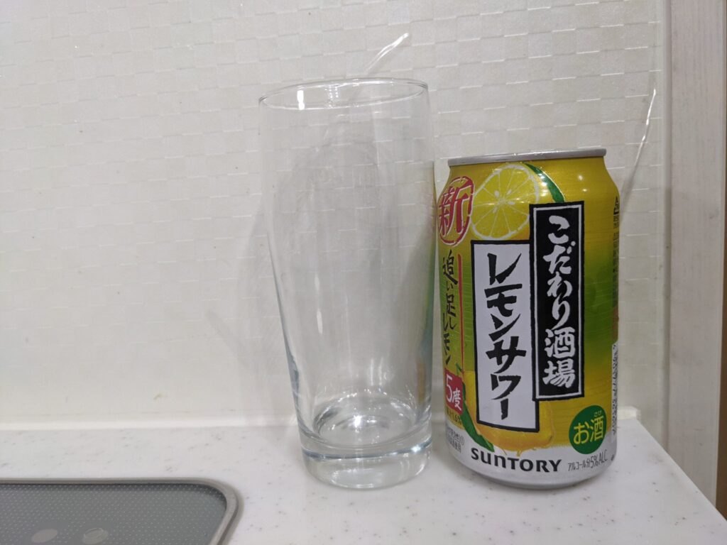 グラスと缶の「追い足しレモン（こだわり酒場レモンサワー）」